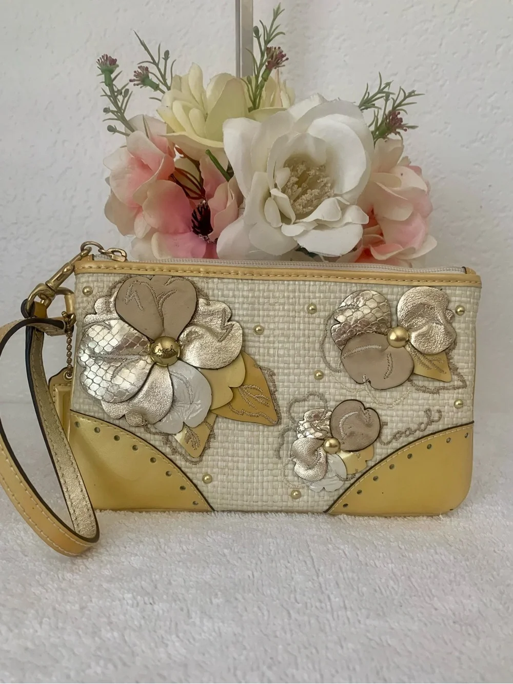 RARE Coach Raffia Floral Appliqué  Wristlet - Cream and Gold “LIMITED EDITION”